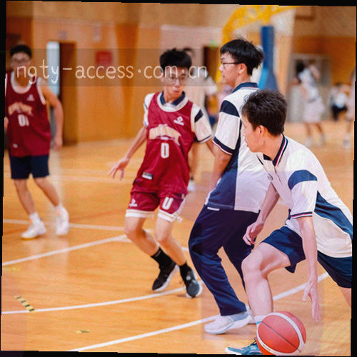 问号与放大镜结合的抽象图案，绿色和金色为主色调
